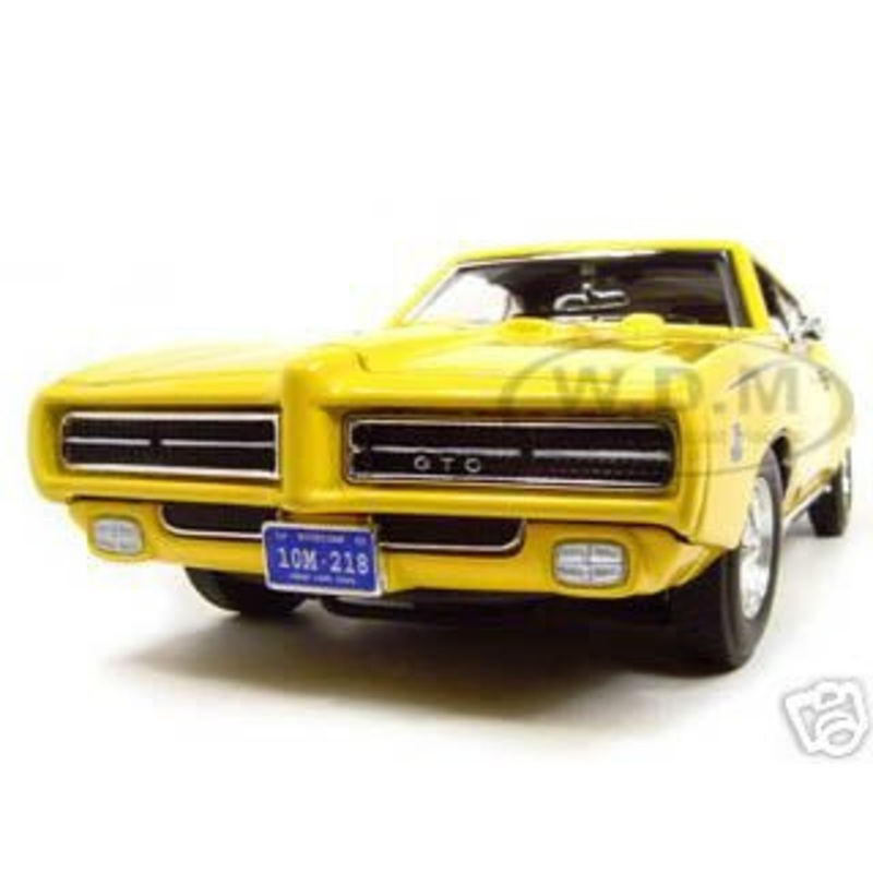 1969 Pontiac GTO Judge Yellow 1/18 Diecast Model Car by Motormax