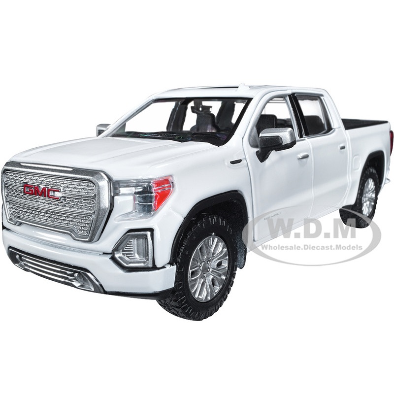 2019 GMC Sierra 1500 Denali Crew Cab Pickup Truck with Sunroof White Timeless Legends Series 1/24-1/27 Diecast Model Car by Motormax