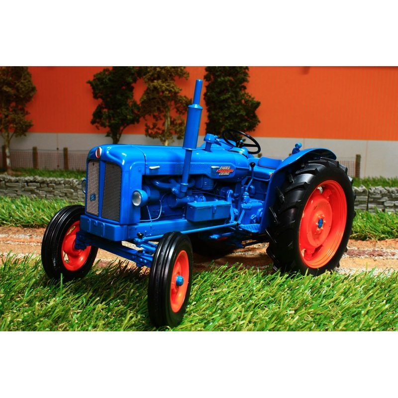 UH2640 Unversal Hobbies 1:16 Scale Fordson Power Major